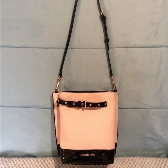 Michael Kors Bucket Bag $89 - Picture 2 of 11